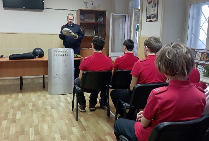 Старшеклассники чердынской школы посетили территориальный отдел полиции